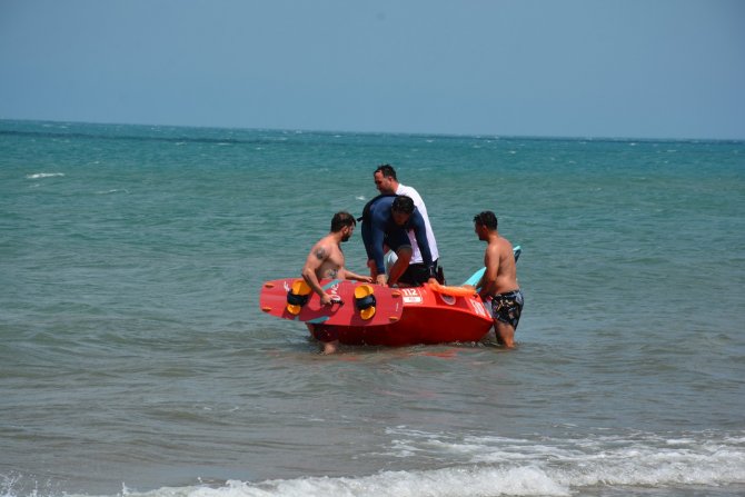 Uçurtma sörfü yapmak isterken akıntıya kapıldı