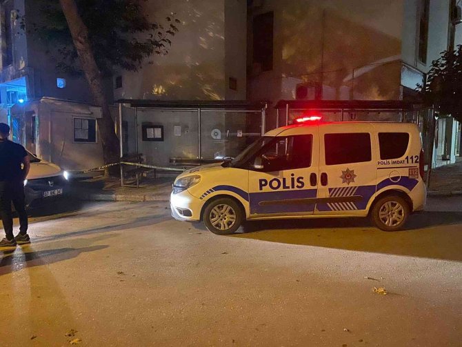 Yaşlı adam durakta ölü bulundu