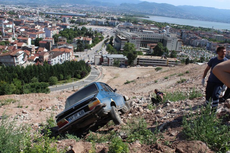 Abdest almaya gitti, döndüğünde aracını aşağıda buldu