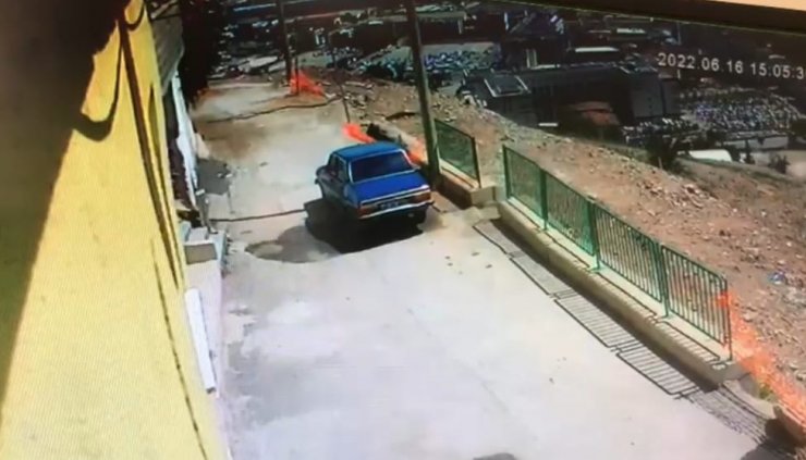 Abdest almaya gitti, döndüğünde aracını aşağıda buldu