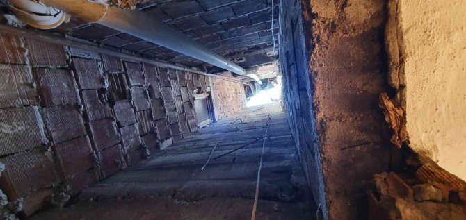 Apartman boşluğuna düşen genci tuvalet duvarını kırıp kurtardılar