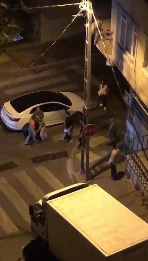 Bıçaklı maganda mahalleliyi ayağa kaldırdı