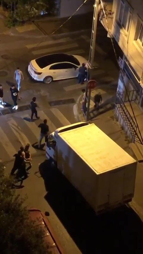 Bıçaklı maganda mahalleliyi ayağa kaldırdı