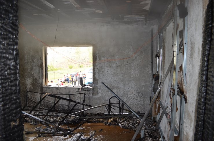 Düğün için aldığı eşyalar ve parası kül oldu