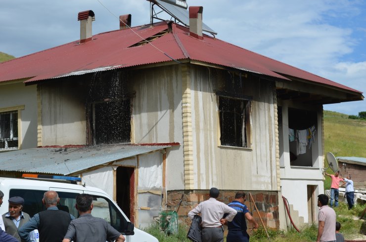 Düğün için aldığı eşyalar ve parası kül oldu