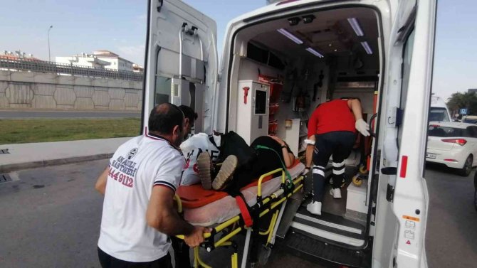 Hamile kadının kontrolünü kaybettiği araç park halindeki araçlara çarptı: 2 yaralı