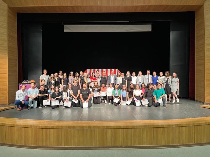 Öğrencilerin İngilizce tiyatrosu mest etti