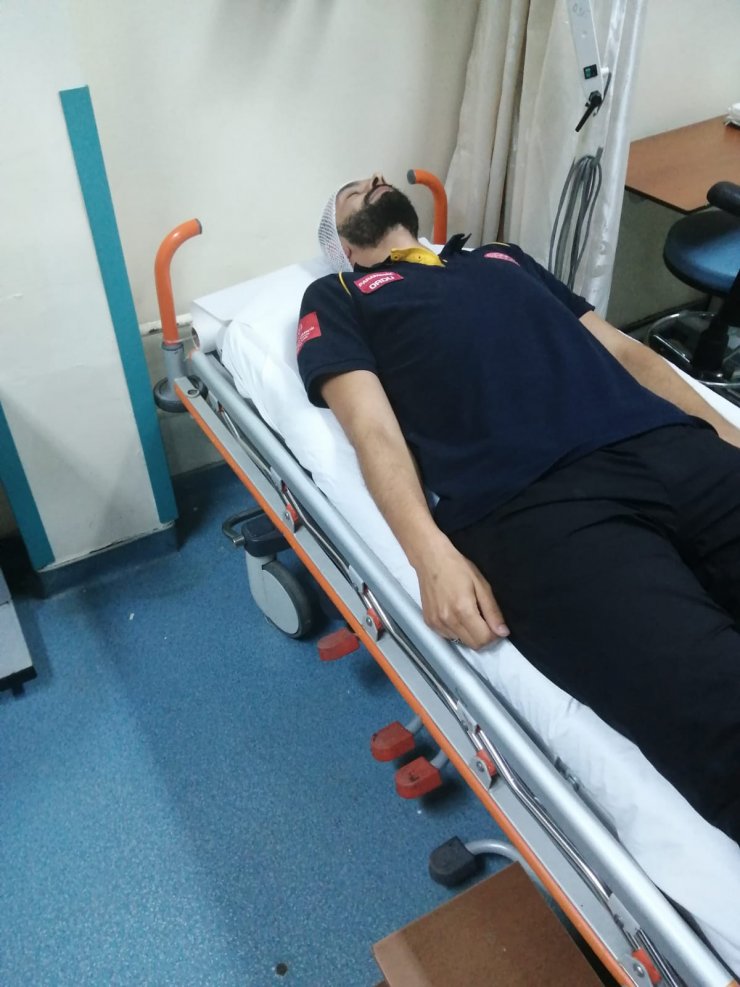 Sağlık görevlisine perde demiriyle saldırı 