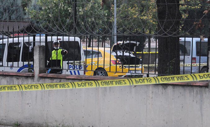 Takside kadın arkadaşını vurup, sürücüye 'Ölsün, karakola gidelim' demiş