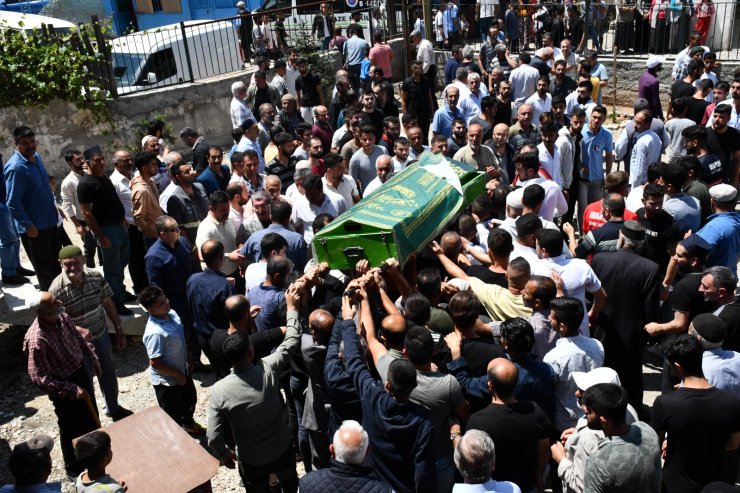 Trenin çarptığı belediye işçisi toprağa verildi