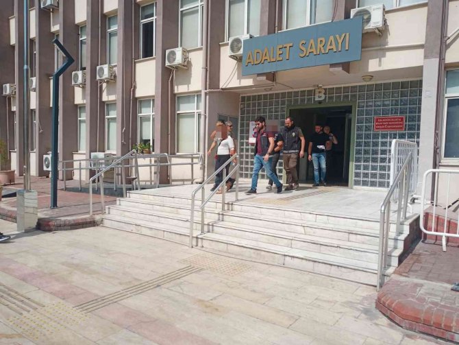 Uyuşturucu taciri çift yakalandı