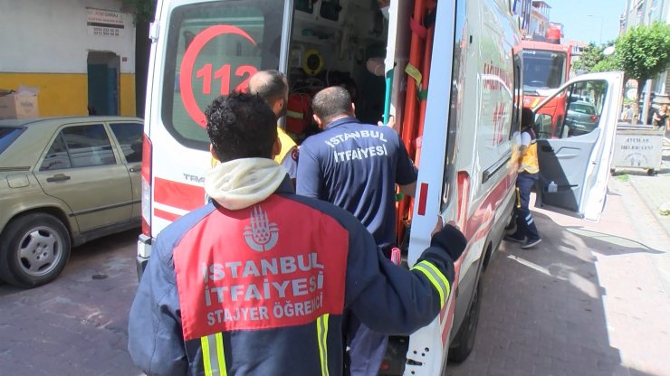 Yangın müdahalesinde itfaiyeci düştü