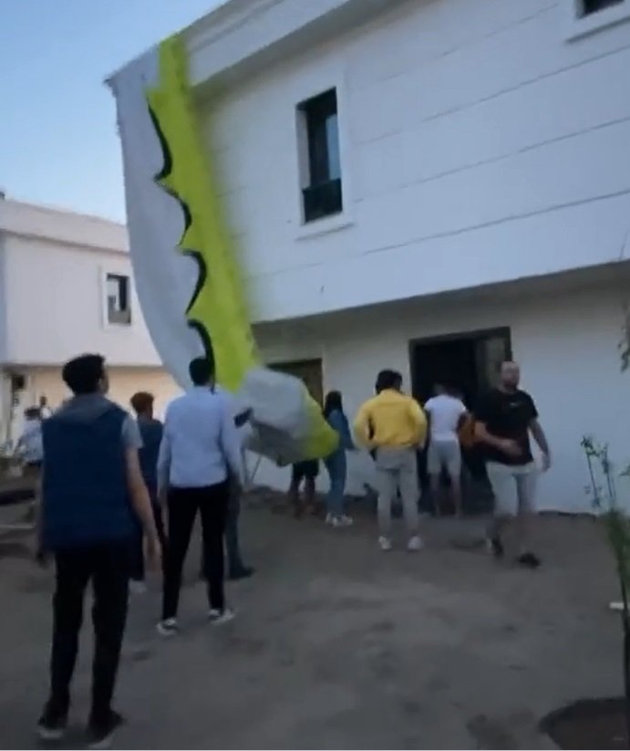 2 paraşütçü havada çarpıştı