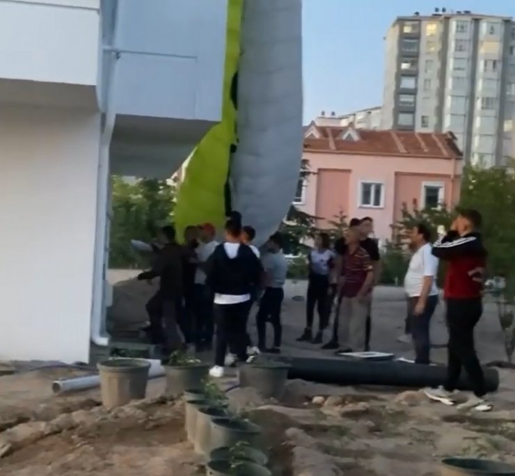 2 paraşütçü havada çarpıştı