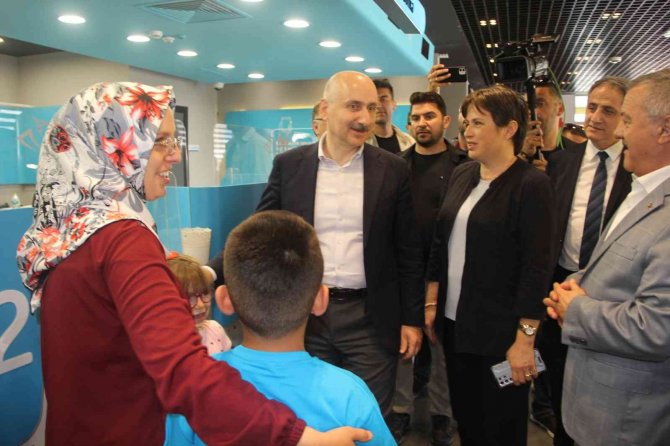 "Altılı masa diyorlar, altında başkaları üstünde başkaları var"