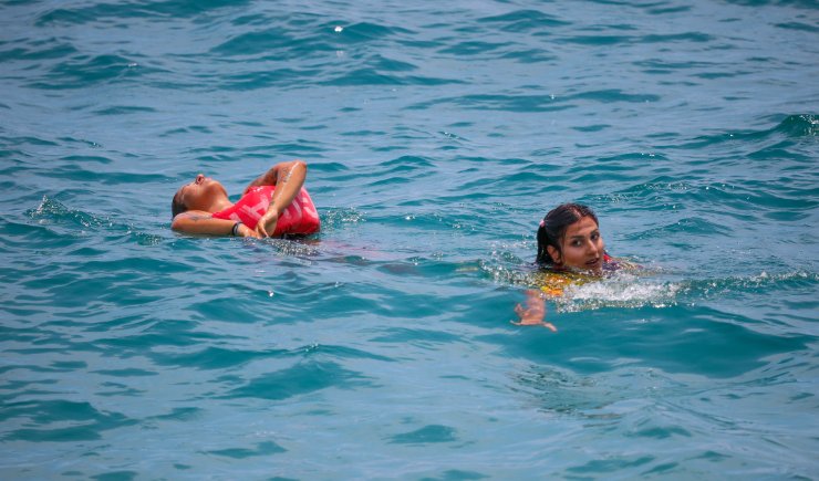 Cankurtaranlar, profesyonel yüzücülerden şikayetçi