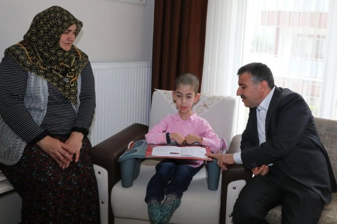 Evde eğitim gören öğrencilerin karnesi Validen