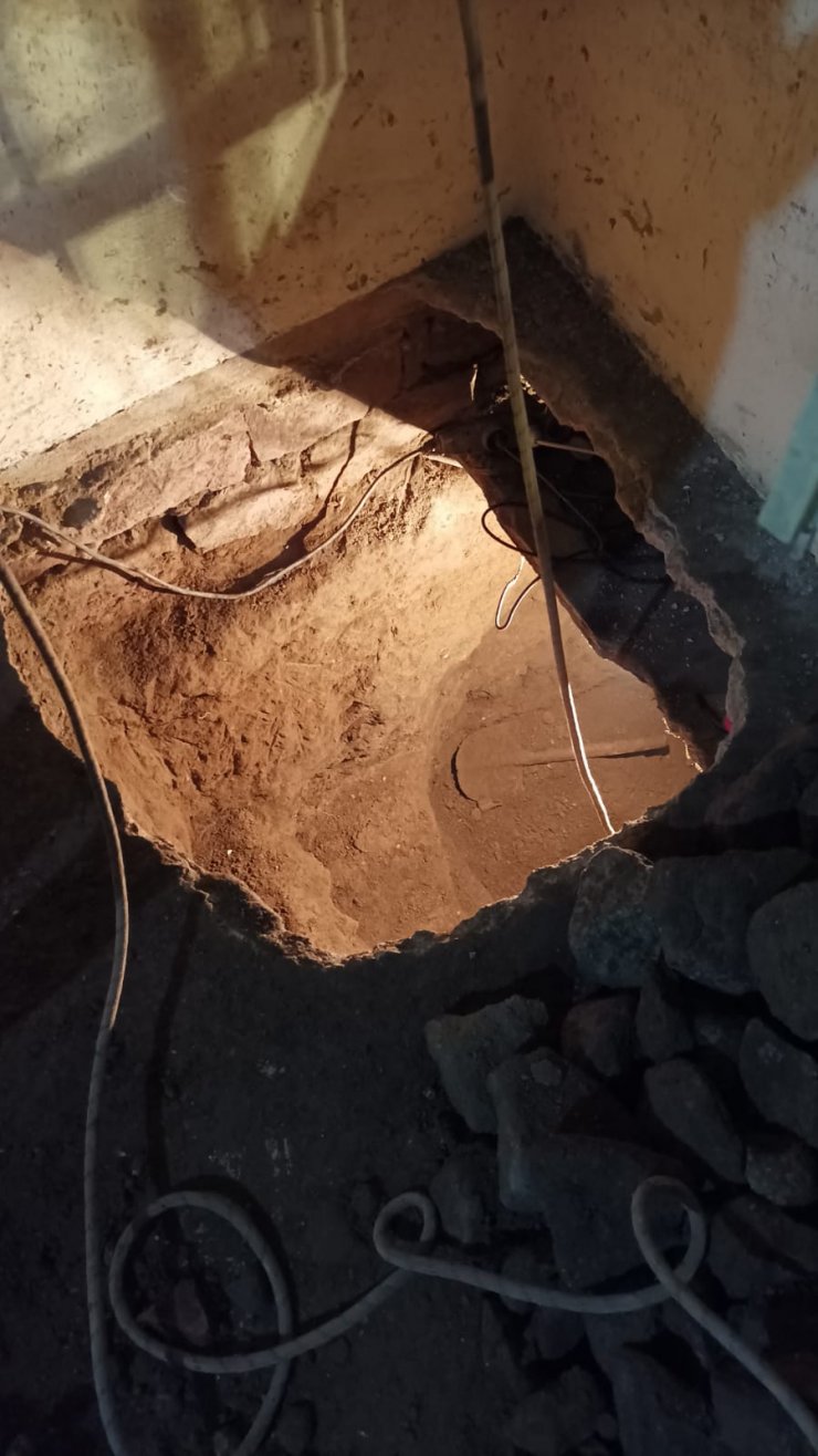 Firari hükümlü, kazdığı tünelde yakalandı 