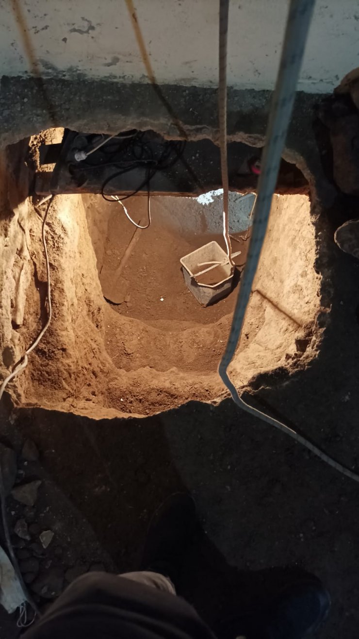 Firari hükümlü, kazdığı tünelde yakalandı 