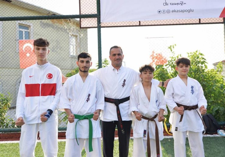 Genç karateciler yeni kuşaklarına kavuştu