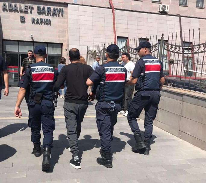 Hırsızı dövmesi yakalattı