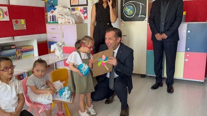 İşitme engelli öğrenciler de törenle karnelerini aldı