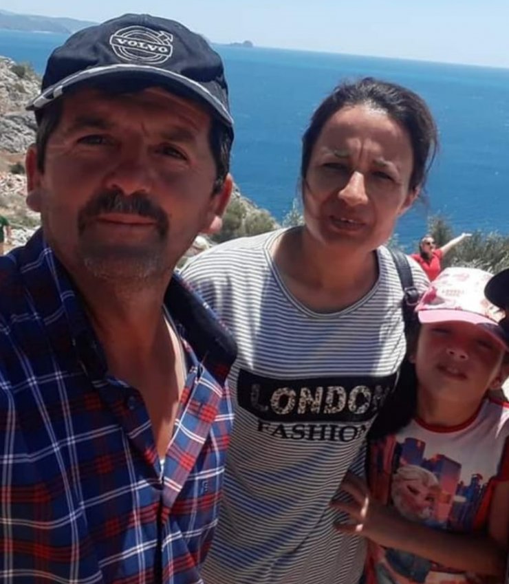 Kamyonla çarpışan motosikletteki anne- kız öldü, baba ağır ağır yaralandı