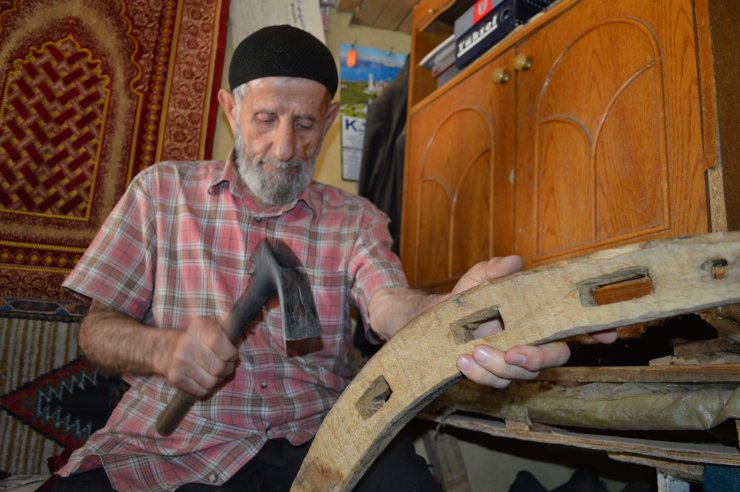 Köylüler bırakmasını istemediği için 80 yaşında çalışıyor