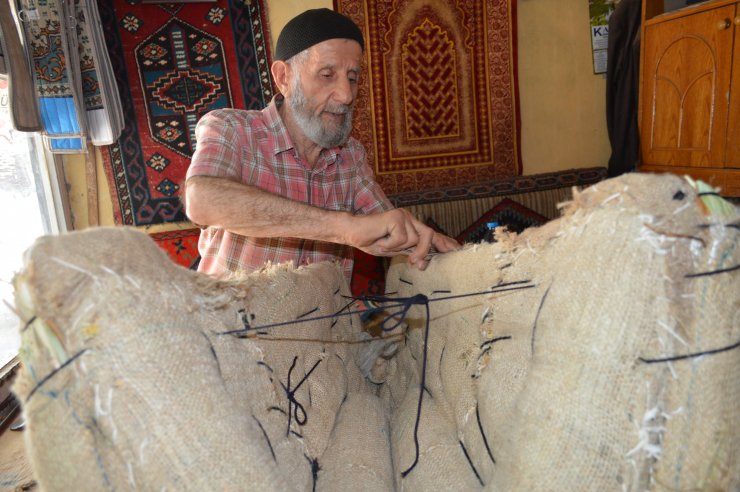 Köylüler bırakmasını istemediği için 80 yaşında çalışıyor