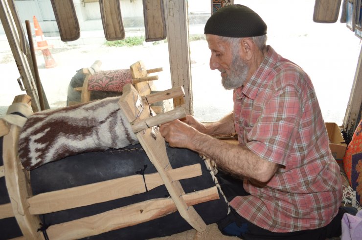 Köylüler bırakmasını istemediği için 80 yaşında çalışıyor
