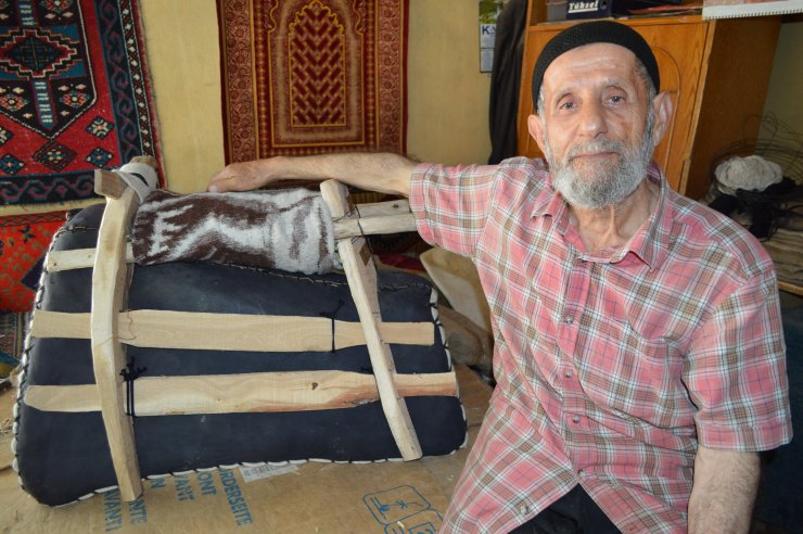 Köylüler bırakmasını istemediği için 80 yaşında çalışıyor