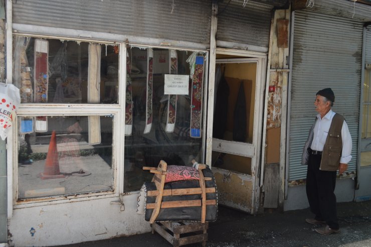 Köylüler bırakmasını istemediği için 80 yaşında çalışıyor