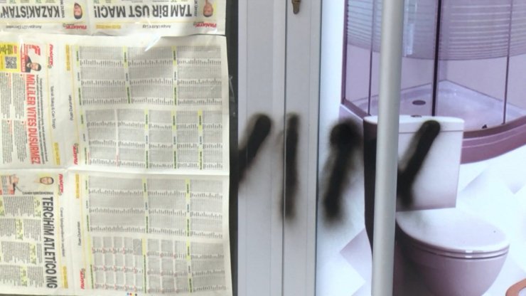 Müşteri dükkana "dolandırıcıdır" yazdı