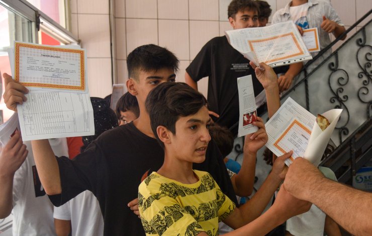 Öğrencilerin 'takdir' hediyesi lahmacun