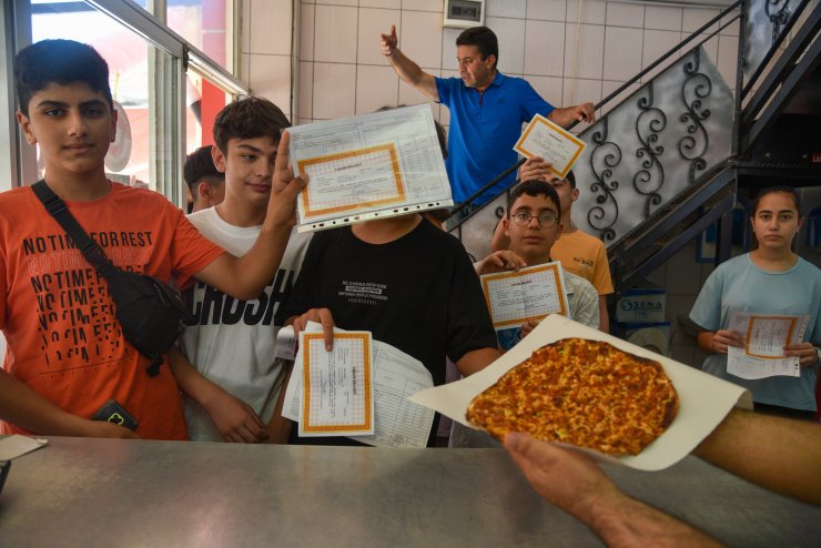 Öğrencilerin 'takdir' hediyesi lahmacun