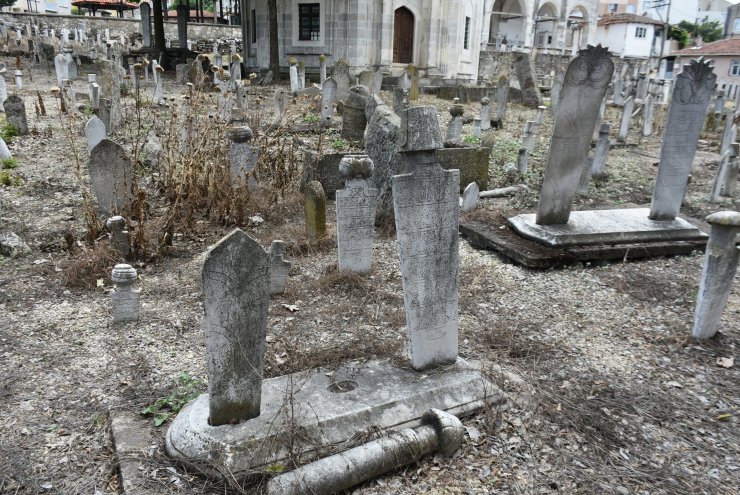 Osmanlı'dan kalma mezar taşları yok oluyor