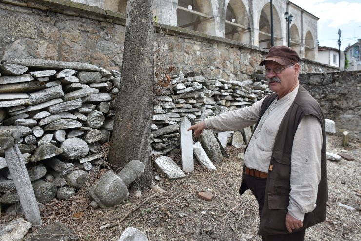 Osmanlı'dan kalma mezar taşları yok oluyor