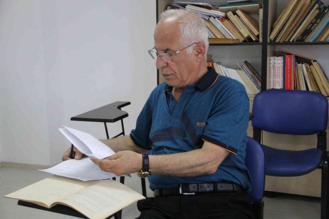 Pes etmedi, 63 yaşında kep fırlattı