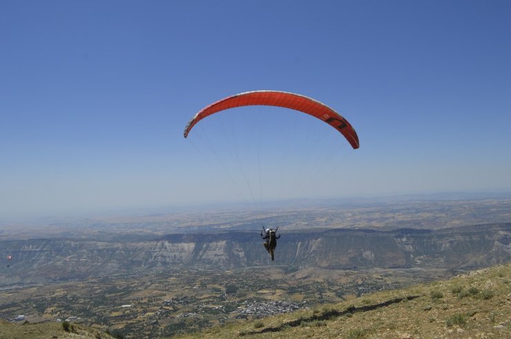 Adıyaman'da yamaç paraşütü festivali düzenlendi