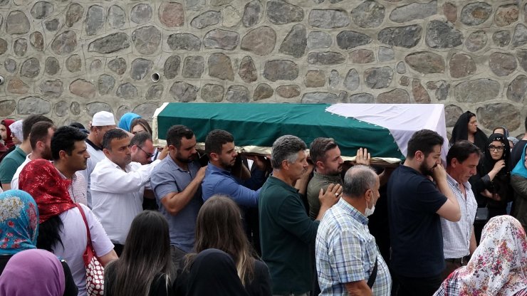 Ameliyathanede ölen anestezi teknisyeni Büşra, son yolculuğuna uğurlandı