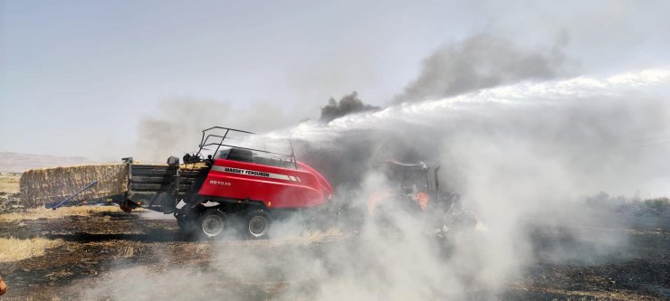 Aynı mahallede 2 farklı yangın; traktör ve buğday arazisi yandı