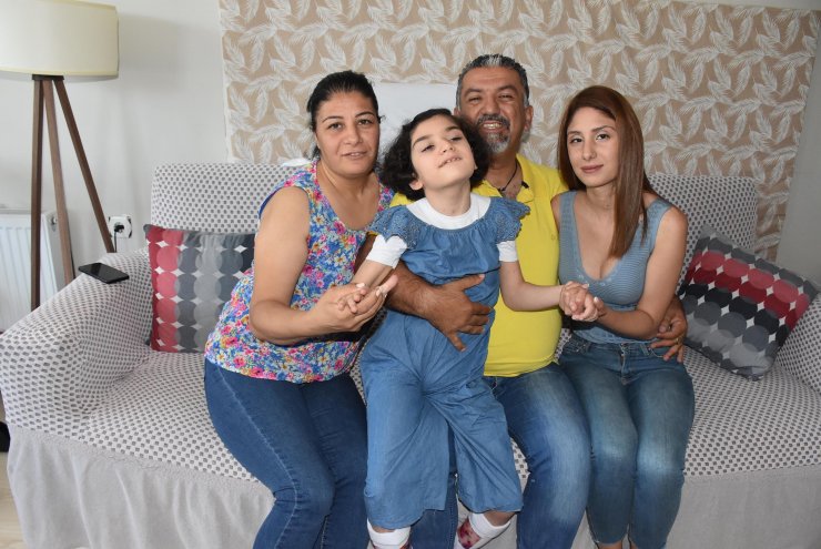 Azimli baba gücünü kızlarından alıyor