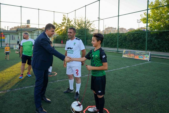 Babalar ve oğullarını karşı karşıya getiren organizasyonlar büyük ilgi gördü