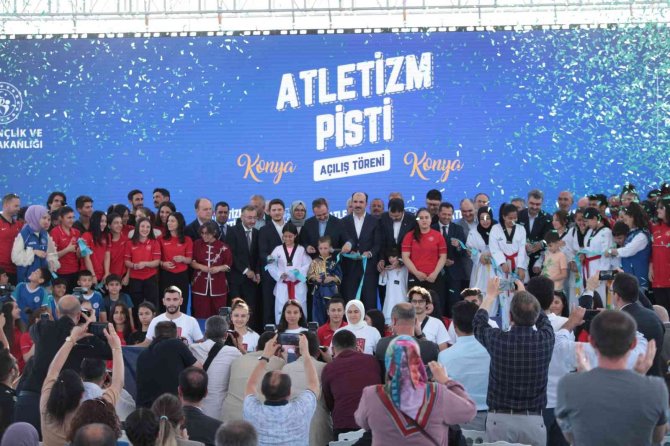 Bakan Kasapoğlu ve Bakan Kurum Atletizm Pisti’nin açılışını gerçekleştirildi