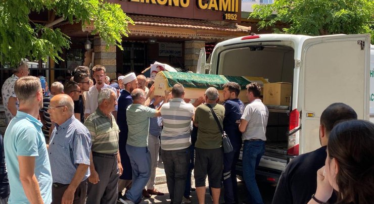 Boşandığı eşinin öldürdüğü Cansu ile oğlu toprağa verildi