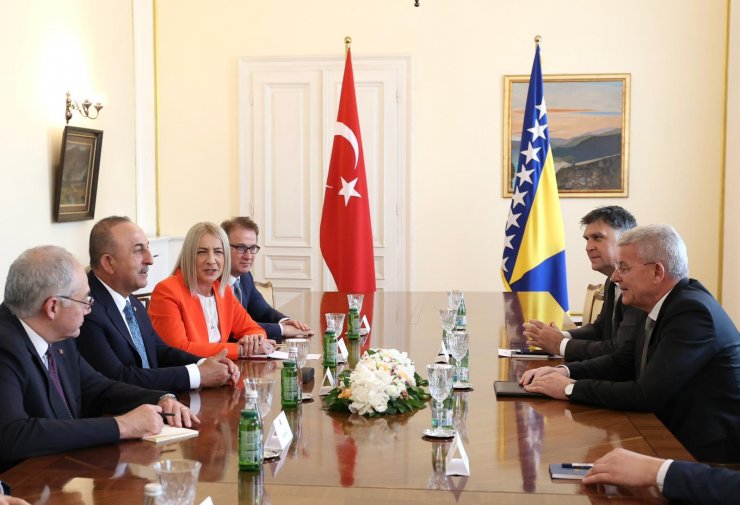 Çavuşoğlu, Devlet Başkanlığı Konseyi Başkanı Caferoviç’le görüştü