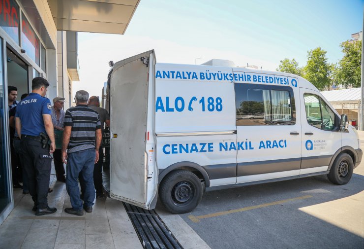 Eşinin öldürdüğü Selda ile 2 çocuğunun cenazesini babası aldı