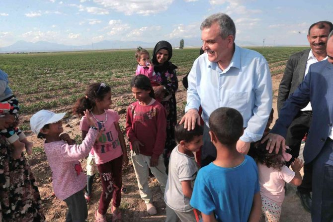 Konya’daki Şanlıurfalı mevsimlik tarım işçilerini ziyaret ettiler