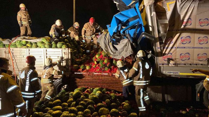 Kuzey Marmara Otoyolu’nda iki tır çarpıştı: 1 ölü