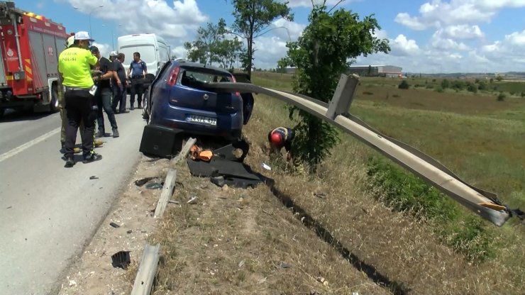 Otomobil bariyerlere saplandı